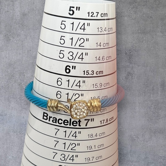 Blue enamel cuff bracelet with paved gold tone closure - Picture 5 of 5